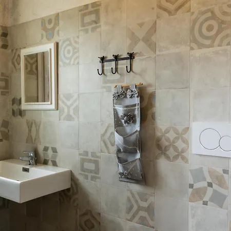 Trappito Stracca Alloggio per agriturismo *